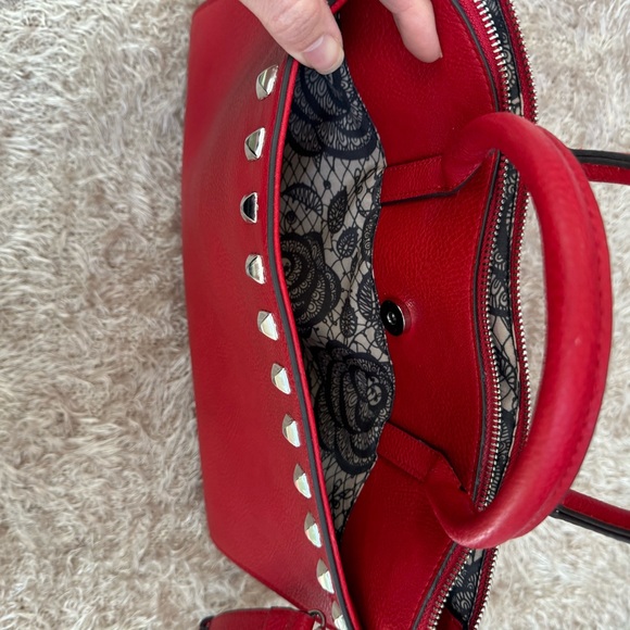 Carlos Santana red faux leather shoulder bag with silver studs - Picture 8 of 12